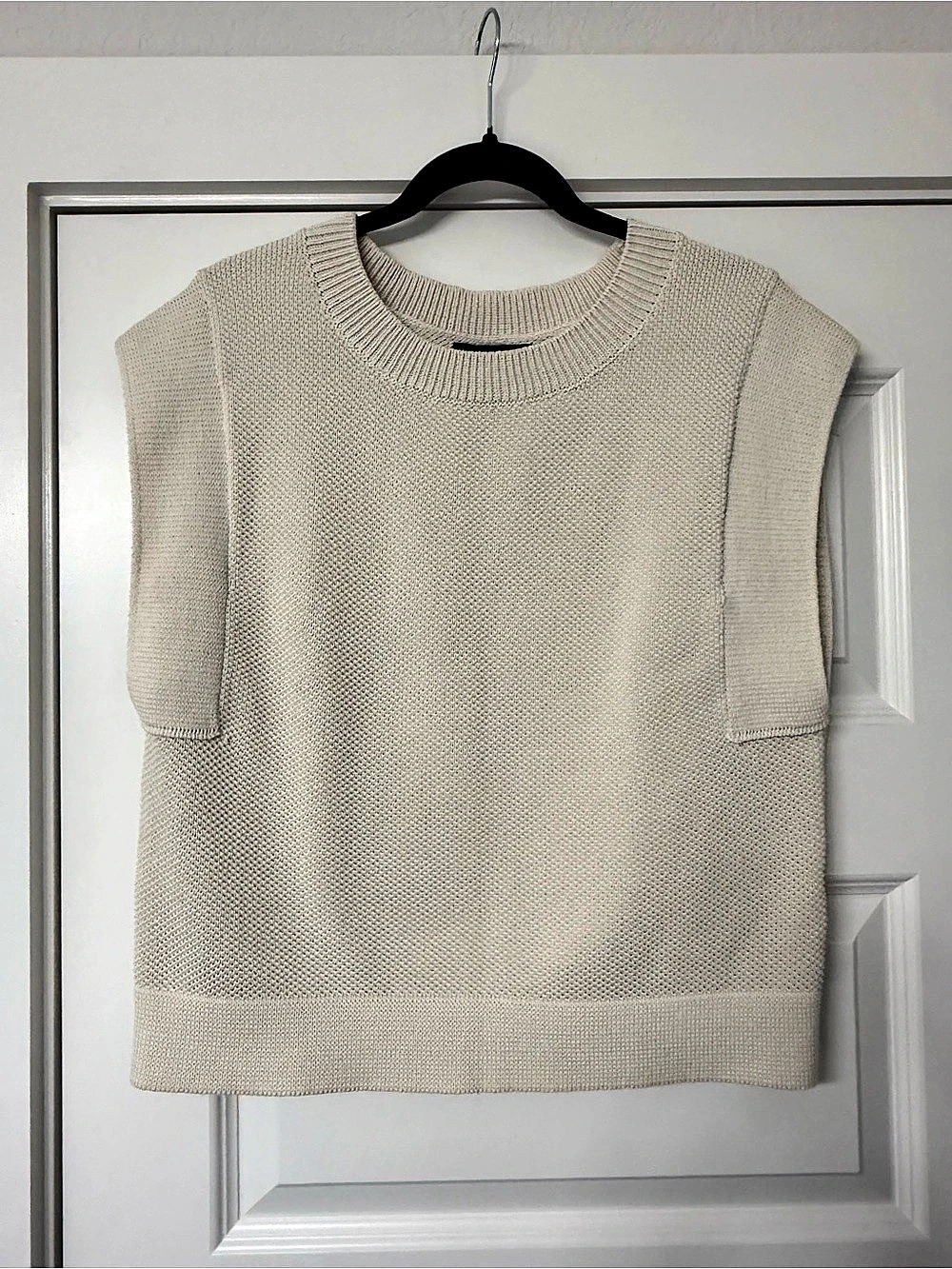 Banana Republic Cream Knit Sleeveless Sweater - Medium